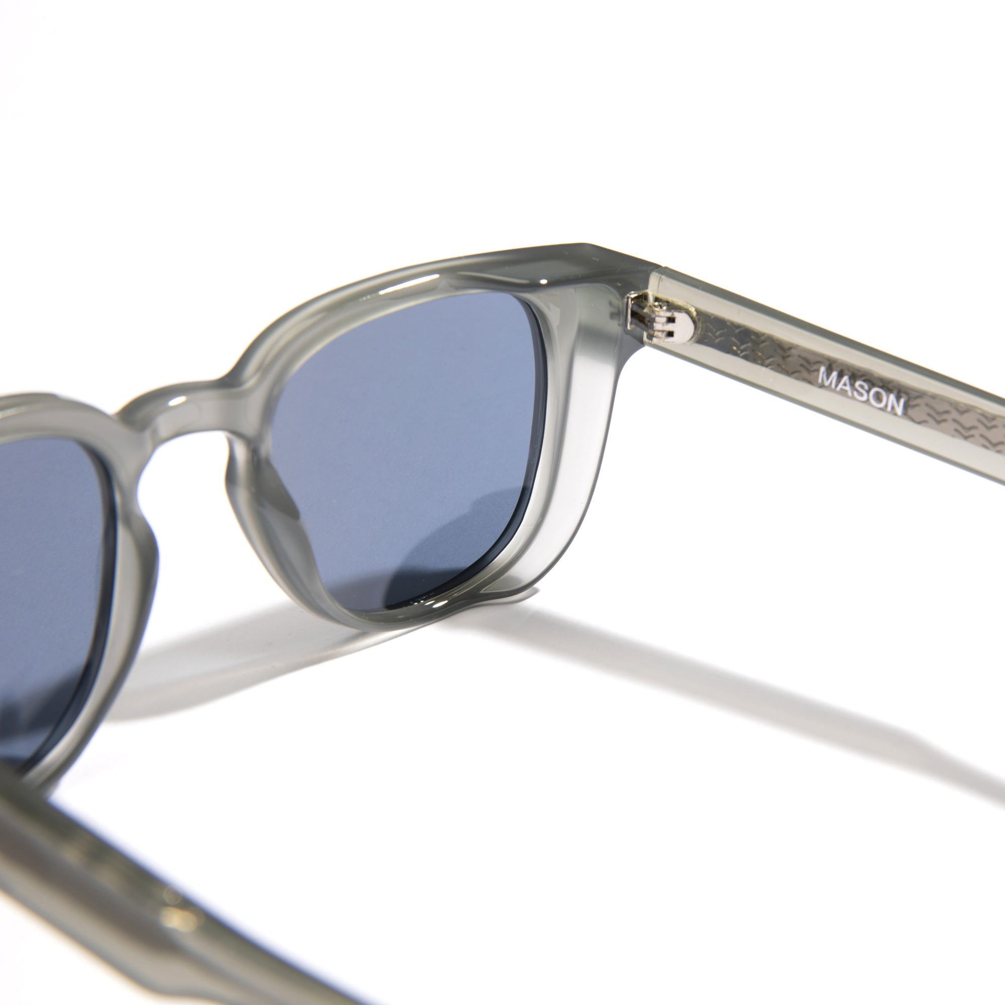 #color_grey-navy-polarized-lens