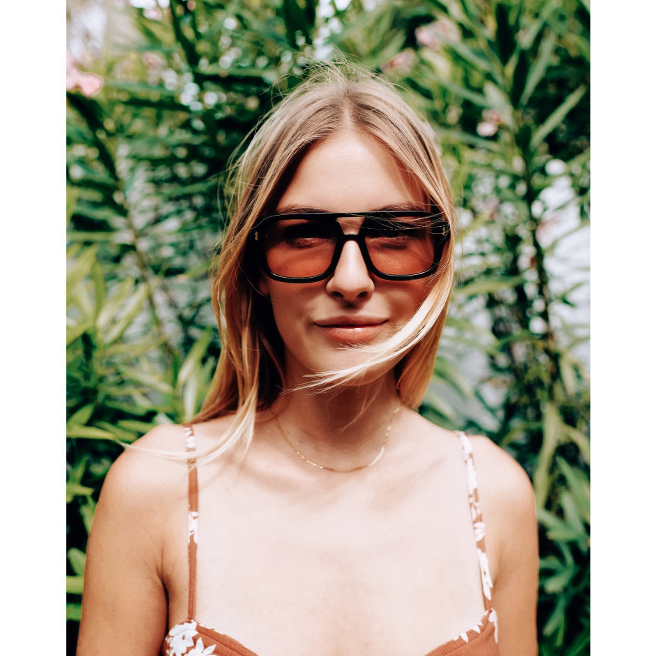 #color_black-peach-lens